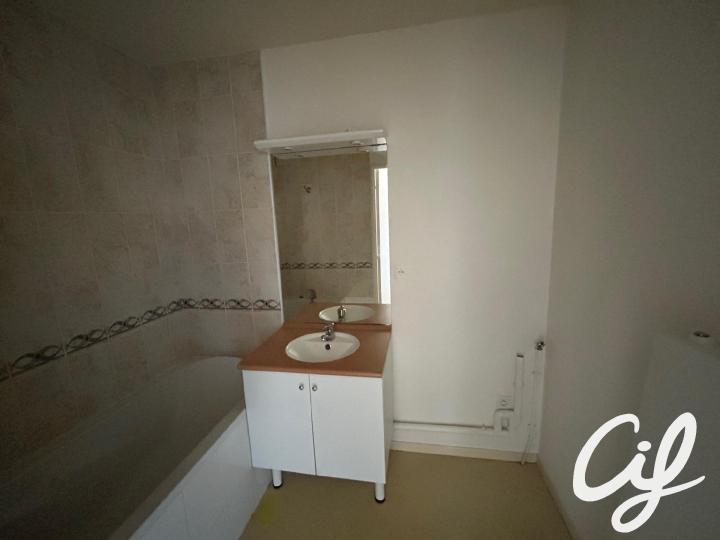 Appartement_T3_La_Roche-Sur-Yon_L0002-87_-_A25-40227.jpg