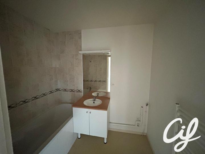 Appartement_T3_La_Roche-Sur-Yon_L0002-87_-_A25-43087.jpg