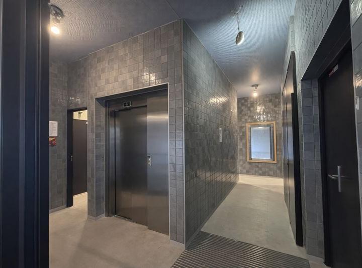 Quintessence Batiment interieur ascenseur.png